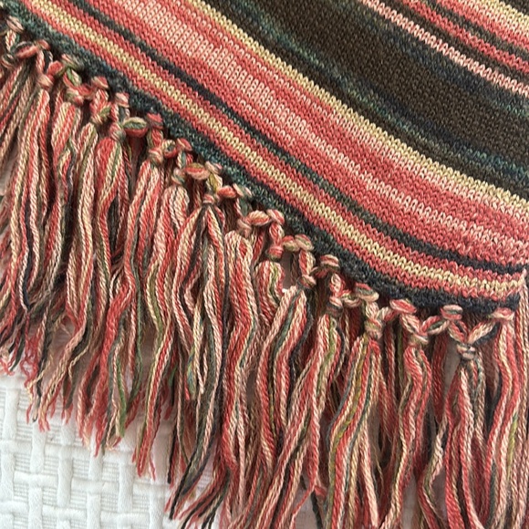 Nine West knit shawl/cape/poncho. One size. - Picture 2 of 6